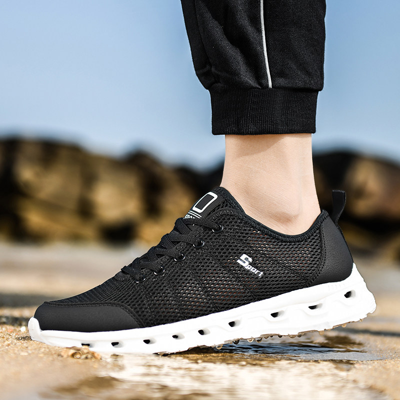 夏季薄款男鞋网面透气超轻便柔软泡沫鞋底漏水多好穿走.路散步网
