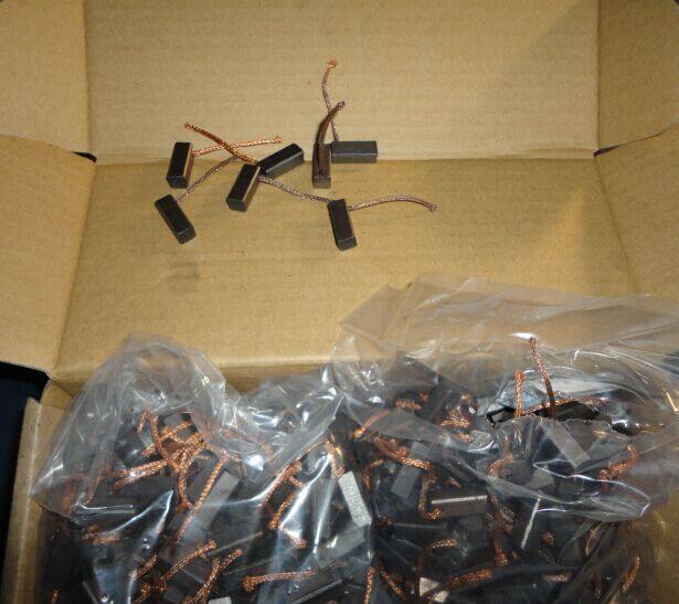 暖风机小碳刷电机电刷 8.2X8.2X21.5MM