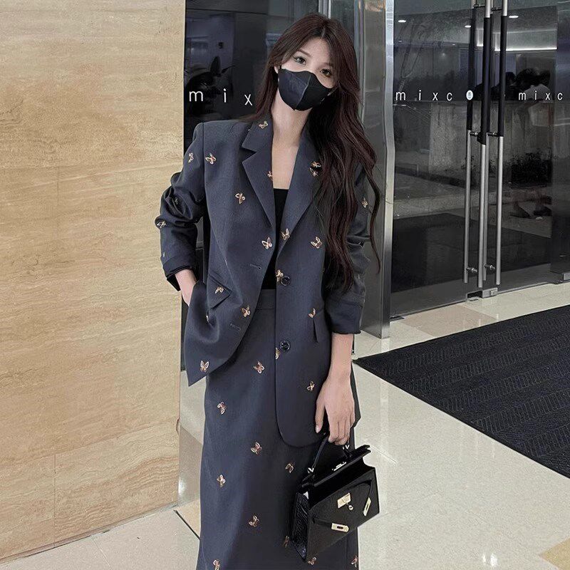 2024秋装大码女装刺绣西装套装胖mm中长款西服高腰半身裙两件套潮