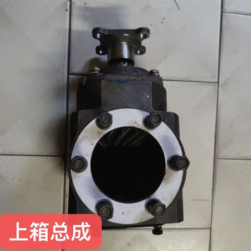 新源65/75胶轮式挖掘机 远山鑫豪 上传动箱总成 变速箱分动箱连接