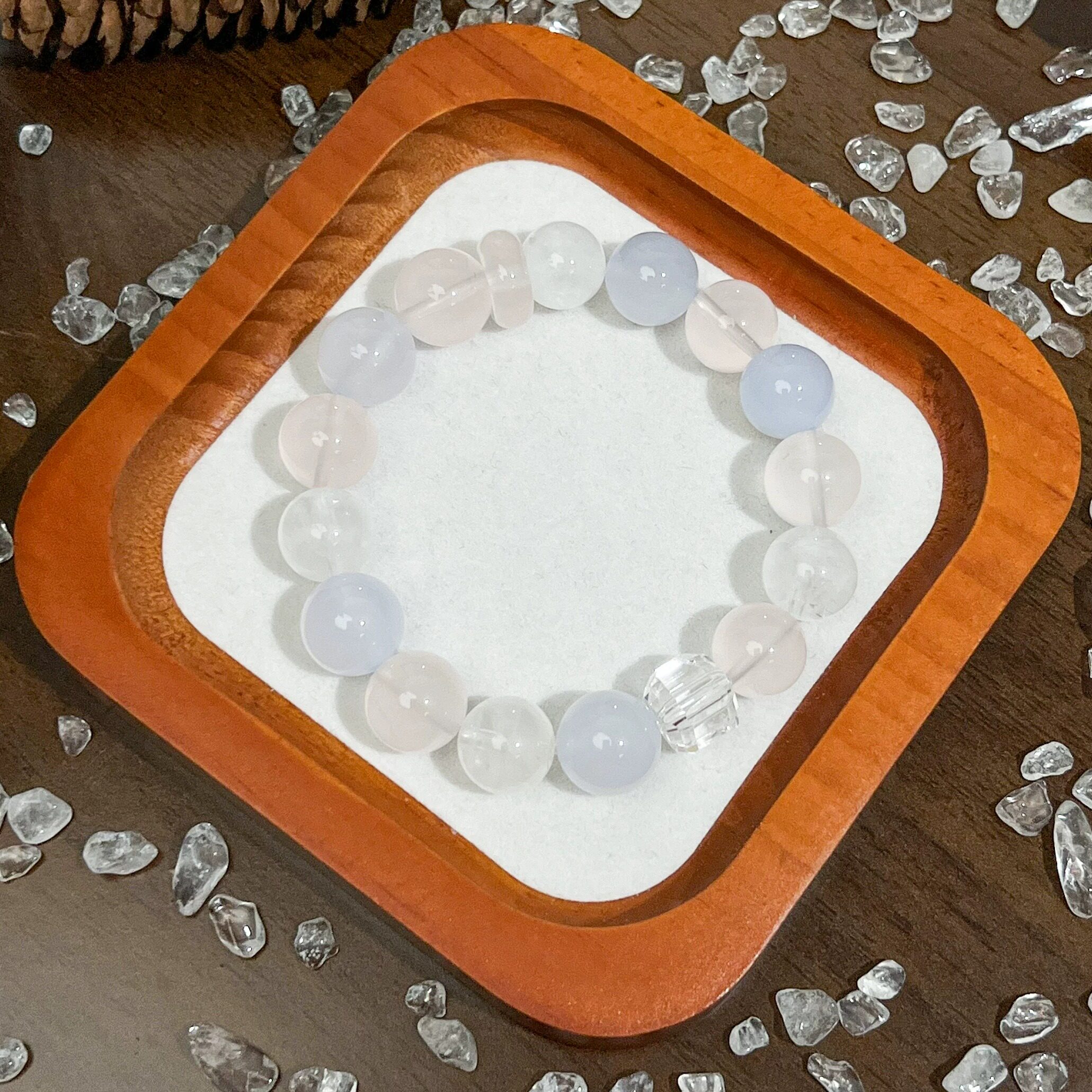 天然莫粉水晶白水晶白幽灵蓝玉髓手串10mm设计款清新简约手串礼物