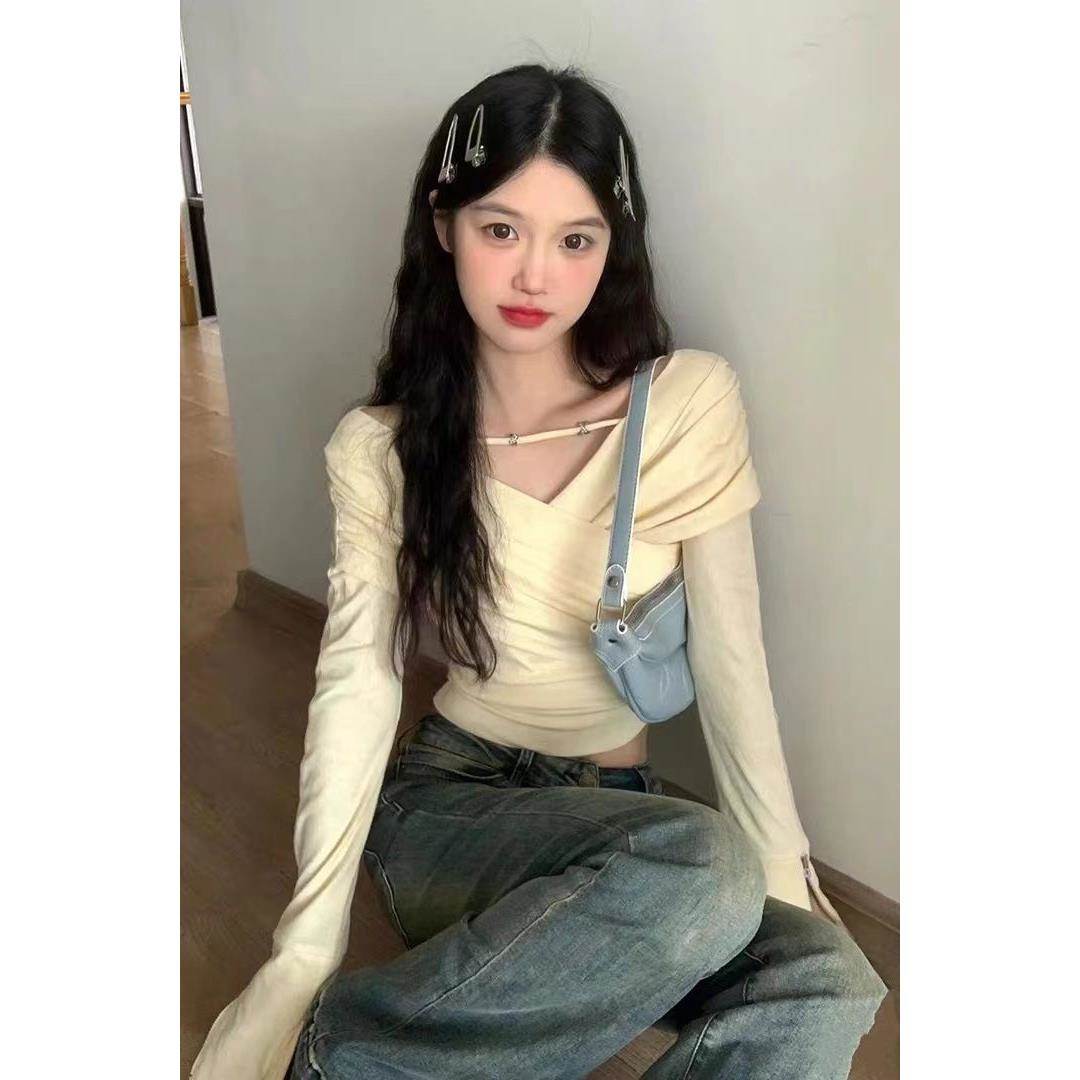 辣妹交叉领长袖恤女春季气质修身短款打底衫设计感小众别致上衣