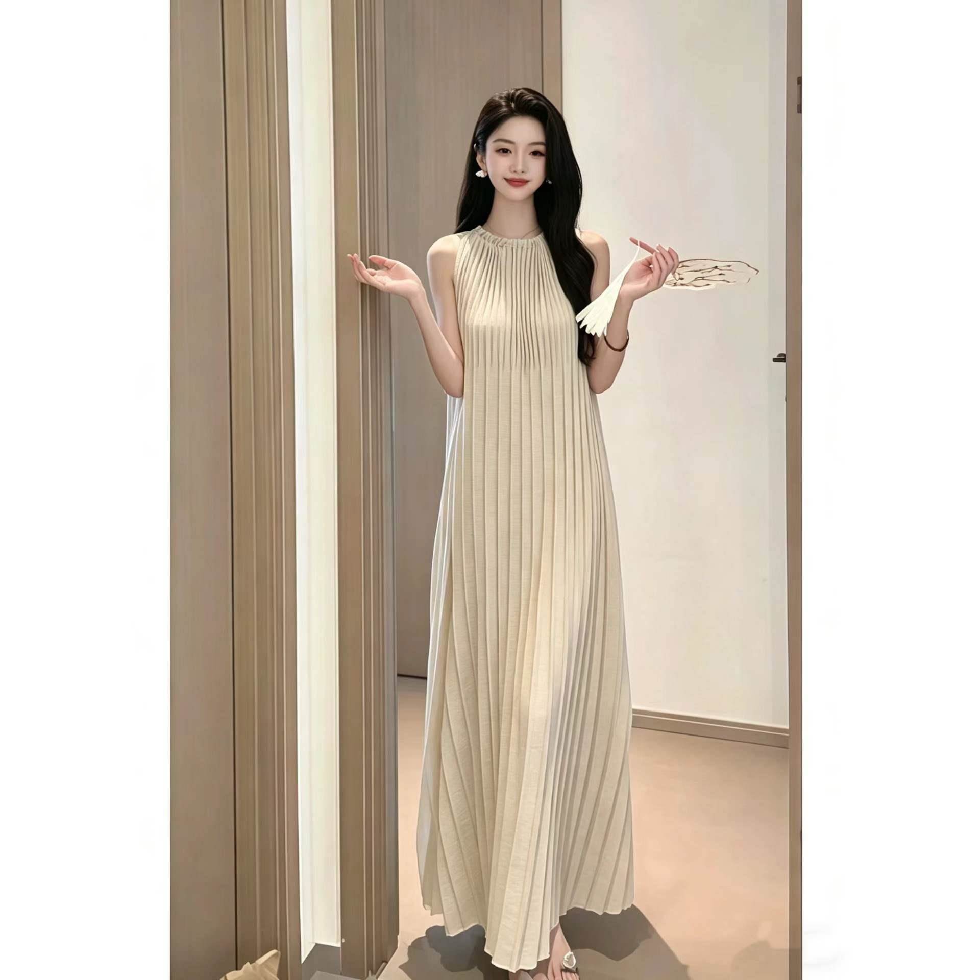 夏季度假风百褶针织竹节麻连衣裙女法式气质宽松显瘦挂脖无袖长裙