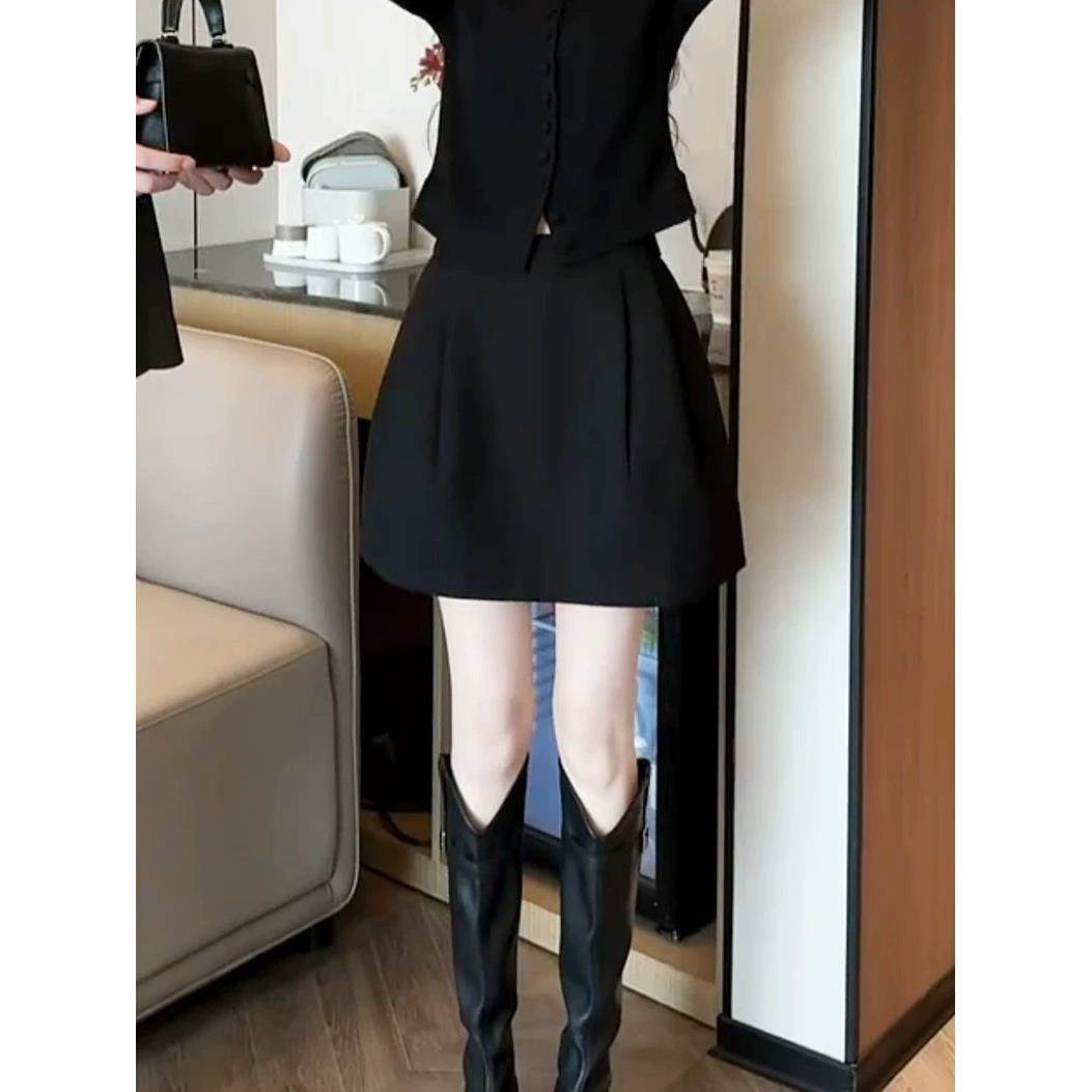黑色半身短裙子女春夏2026新款轻熟风超好看高腰显瘦字裙花苞裙
