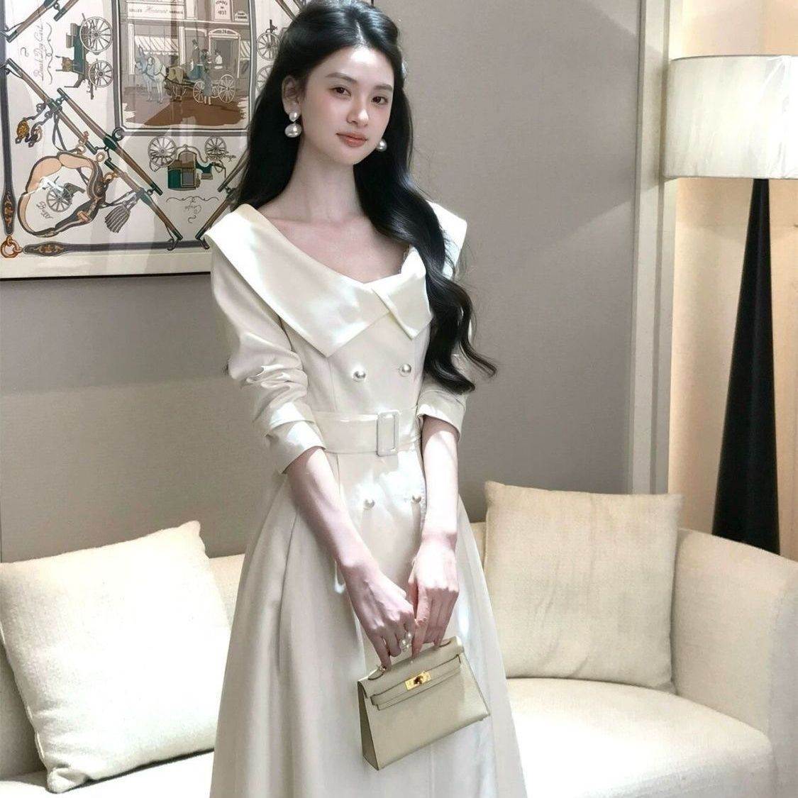 双排扣大翻领风衣外套女名媛小香风高级感中长款收腰一字肩连衣裙
