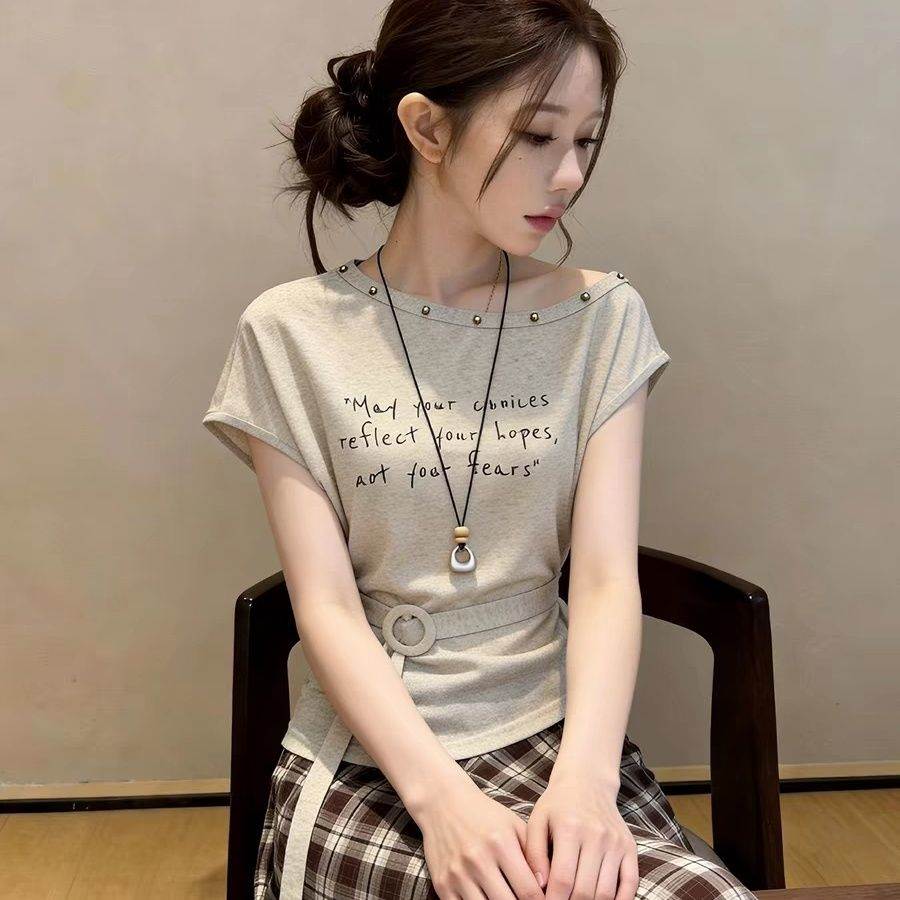 设计感小众斜领露肩短袖针织衫女夏季新款腰带收腰显瘦不对称上衣