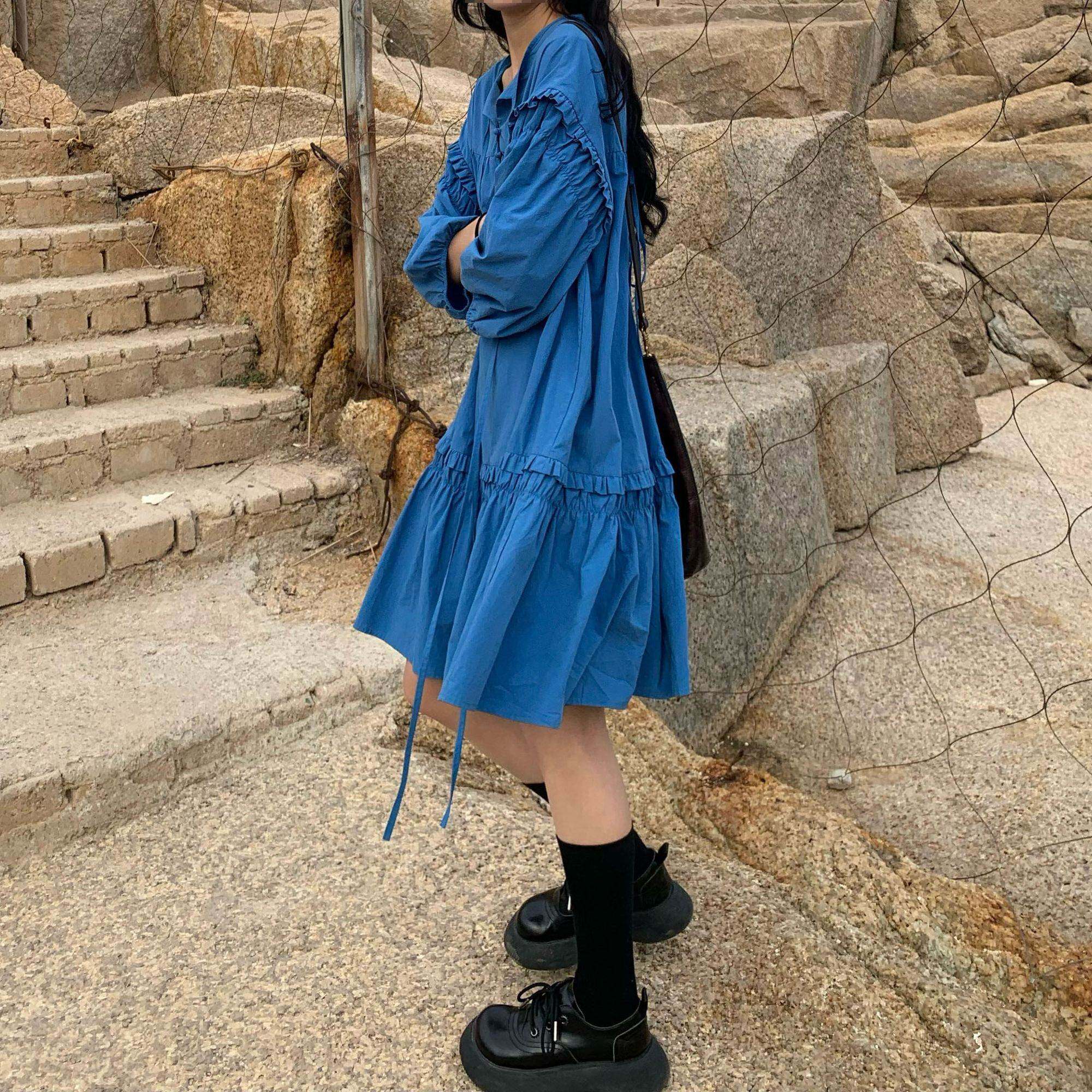 克莱因蓝色设计感连衣裙女宽松新款秋季法式长裙子泡泡袖显瘦设计