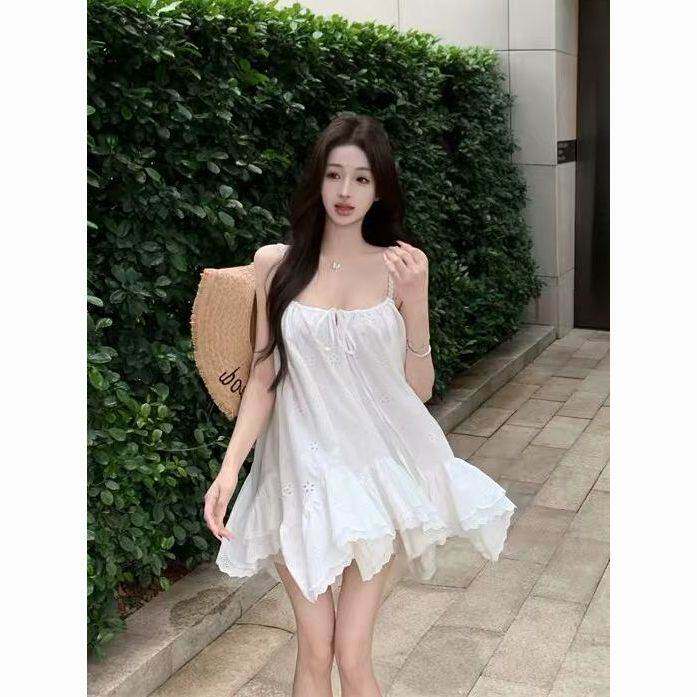 沙滩海边度假风短款吊带连衣裙女2026夏季甜美气质宽松显瘦连衣裙