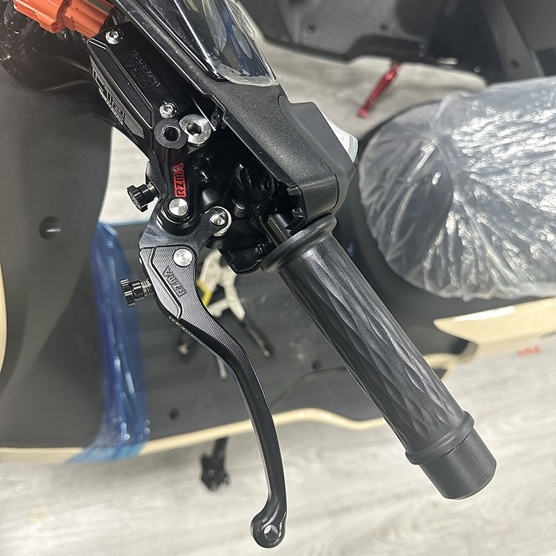 刹车上泵适用电动车Nz Mz Fmix改装碟刹C12侧推制动顶泵