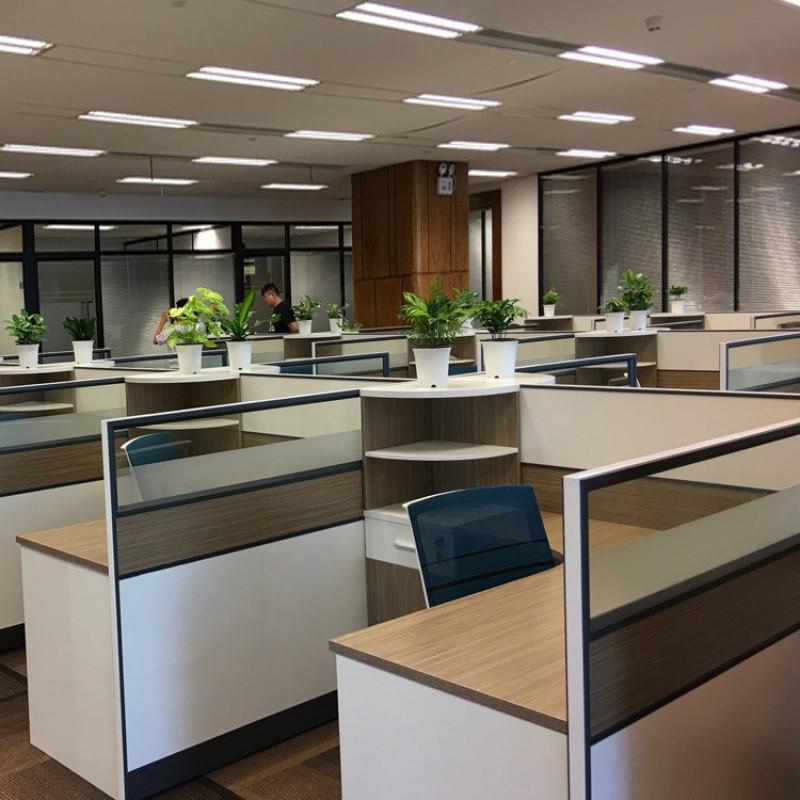 大气简约公家员具新款办职作桌屏风工作时尚卡位工台2人4人位HJB