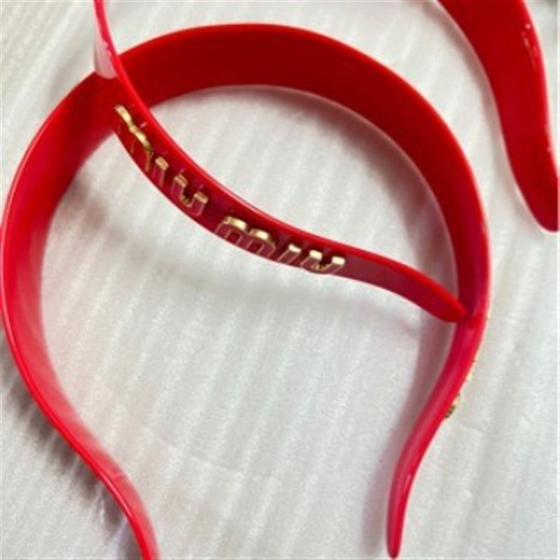 新款celin风字母发箍 金色饰面亚克力发带女