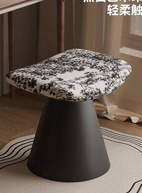 中古风卧室梳妆凳可旋转复古妆椅子台占空间轻奢UUT感化化妆不凳