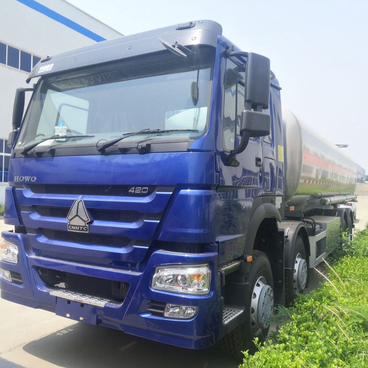 出口新车国三罐式液态运输加油车