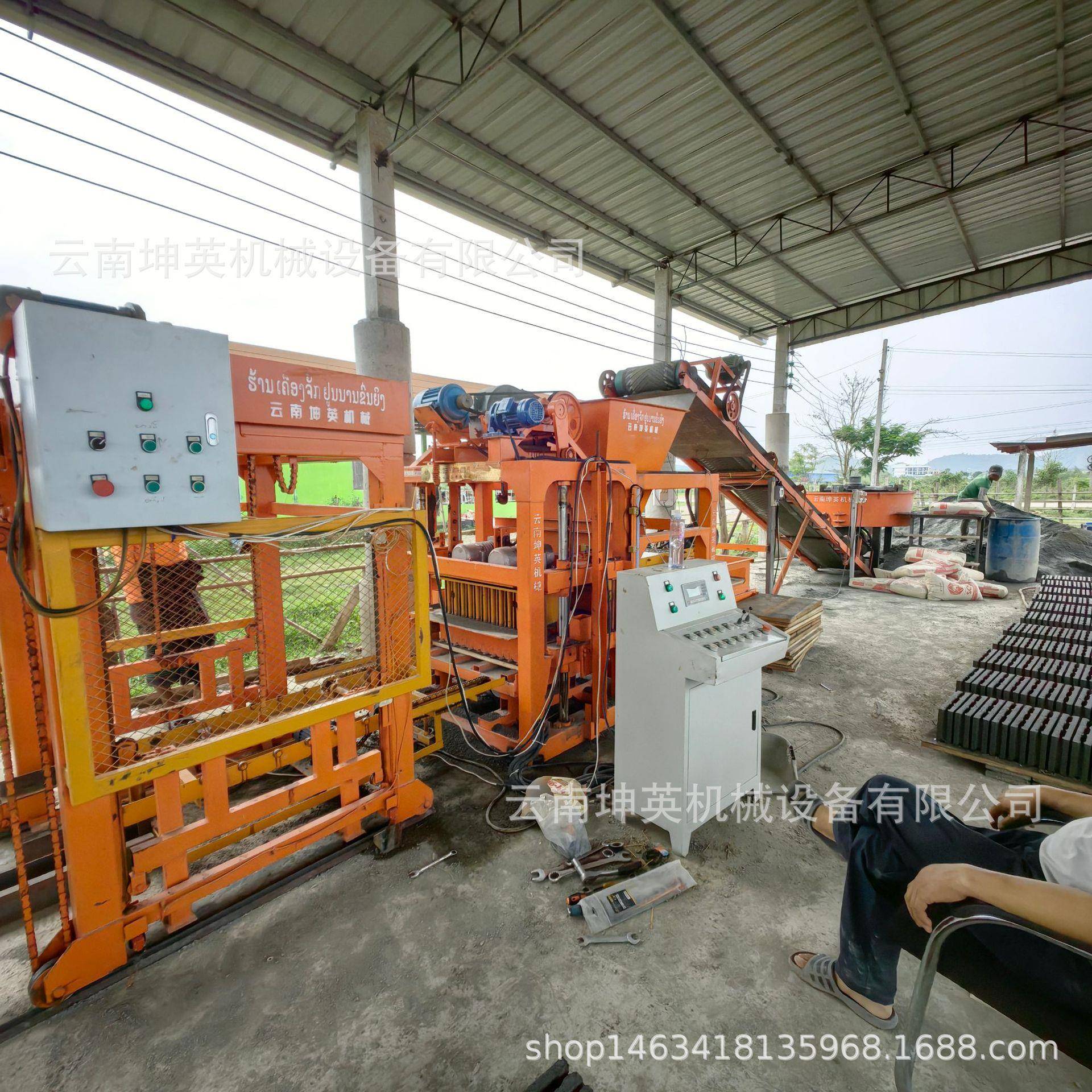 云坤空英动全自南老挝QT4-22空心砖生产线老挝金三角特区水泥心砖
