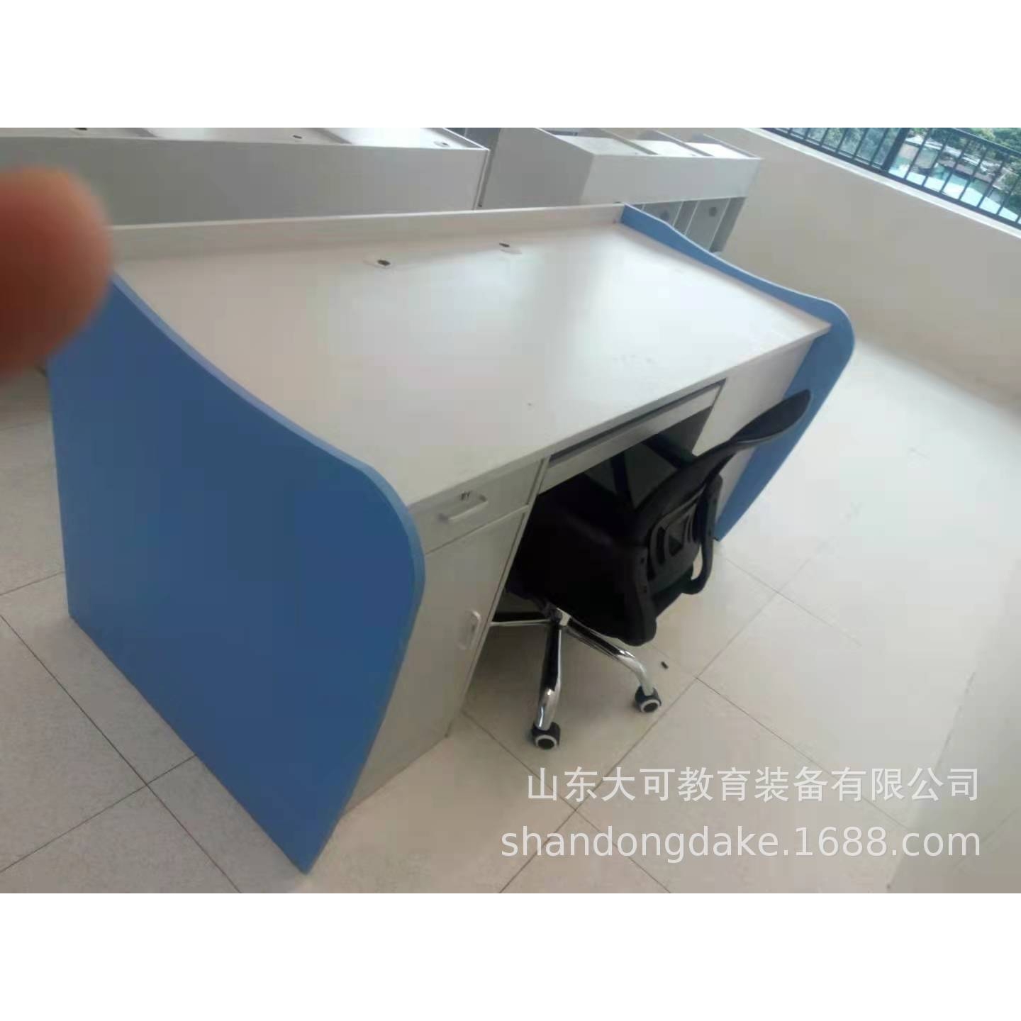 学校老师讲台放书桌讲课前台桌钢木板式板木微机教室讲台