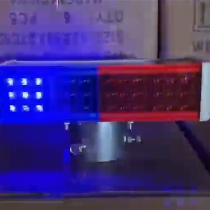 太阳能警示爆闪灯强光道路施工安全红蓝闪光灯交通信号超亮路障灯