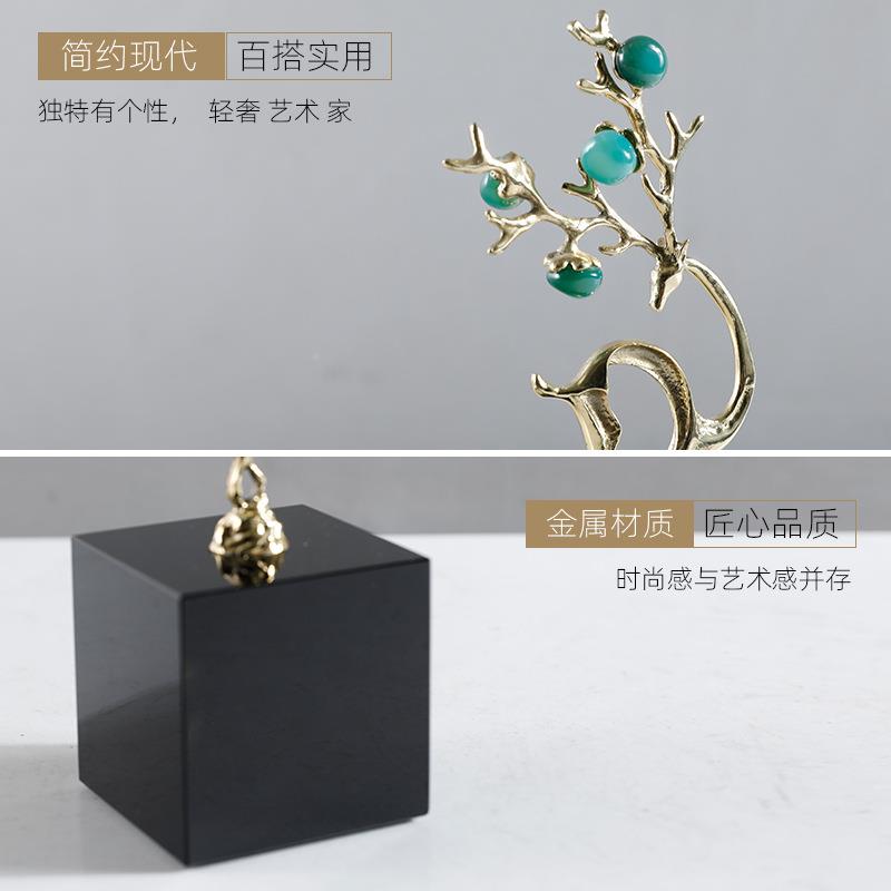 代创意轻奢黑色水晶现底座梅花鹿品摆IIK件办公室档高书房客厅饰
