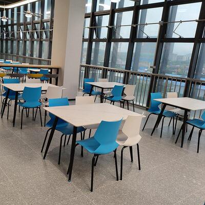 厂家供应新款四位分体餐桌配4张PP胶椅椅子学校食堂餐桌