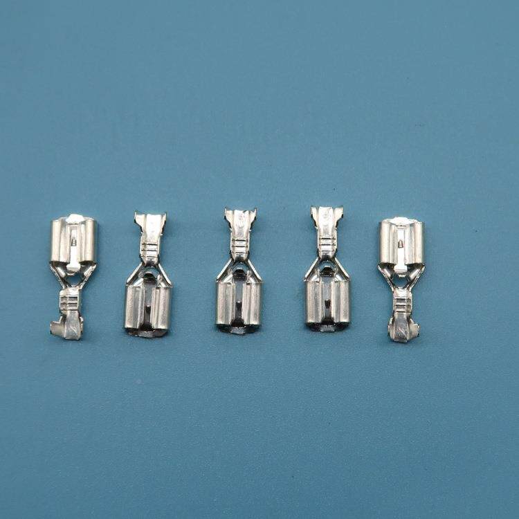 6.3（25插）连带自锁端子插0，簧6.3（2KEY50）连带端子簧。