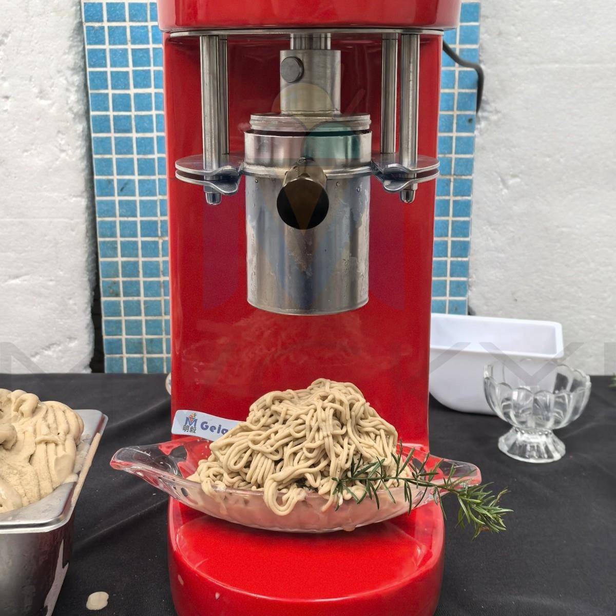 工厂利面条大机872冰激凌机220V小型户外摆摊冰淇淋雪意糕商用