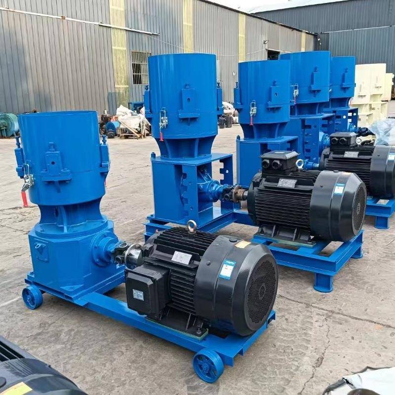 600型牛羊草颗粒制粒机苜蓿草花生秧打糠机玉米秸秆造粒机