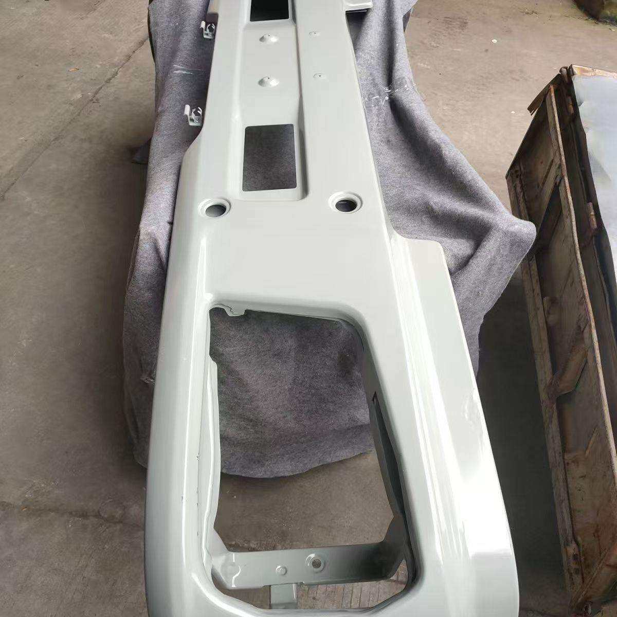 适用陕汽德龙X3000保险杠总成 自卸整体铁杠 自卸整体保险杠总成