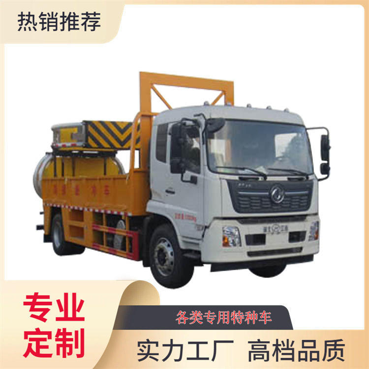 高速公路施工东风天锦防撞缓冲车有效保护施工人员及设备遭到碰撞