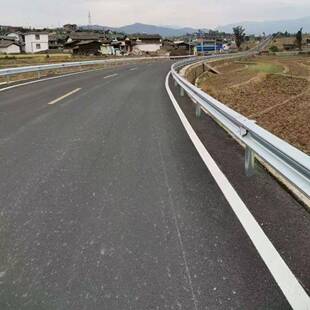 乡村公路938国喷道省道山区波道路防护二波双高波三波塑护栏速形