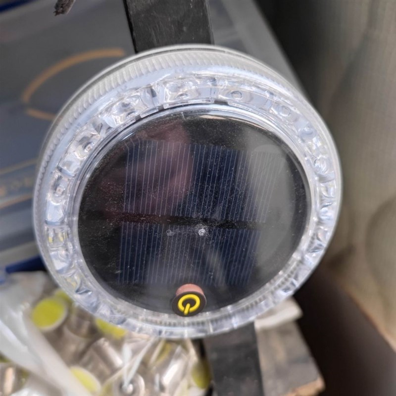 圆形太阳能充电汽车免接线爆闪警示灯货车防追尾防盗强磁铁强光