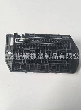 国产40路保险1盒4FYO13901四十路保险盒汽车束连接器接插线件