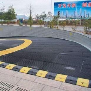 橡胶减噪板地下车库坡道防滑减震带缓冲下坡垫减速垄减速板减速带