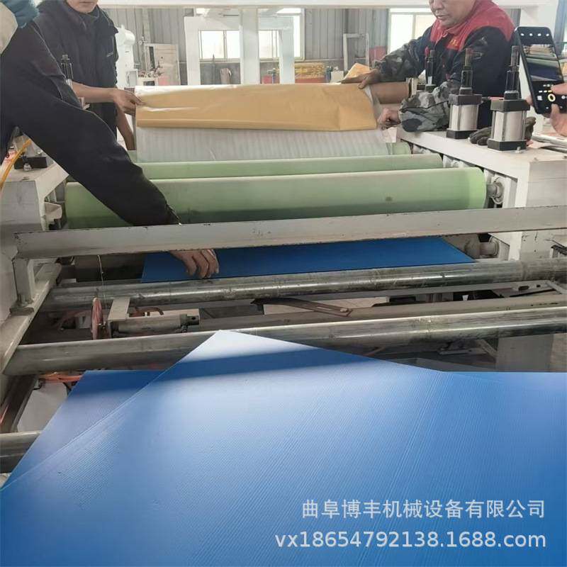 pp中空板自粘珍珠棉复合机 自带背胶pvc膜覆膜机 双面胶贴胶机械