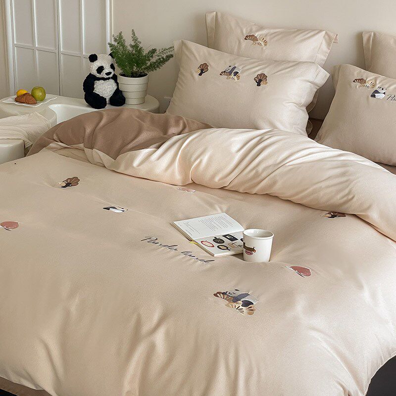 秋冬加厚天丝棉磨毛四件套国风熊猫刺绣宽边被套床上用品粉卡其色