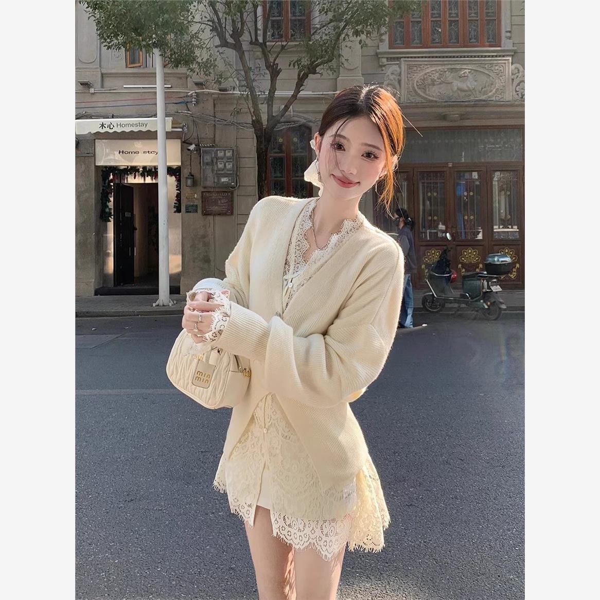 套装女秋季甜辣风穿搭一整套针织毛衣开衫蕾丝打底衫半身裙三件套