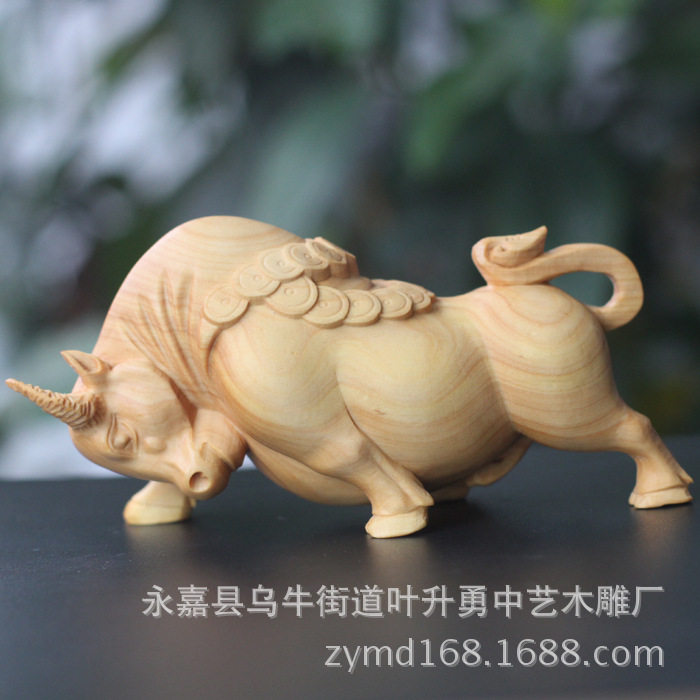 乐清黄杨木雕金钱如意牛摆件