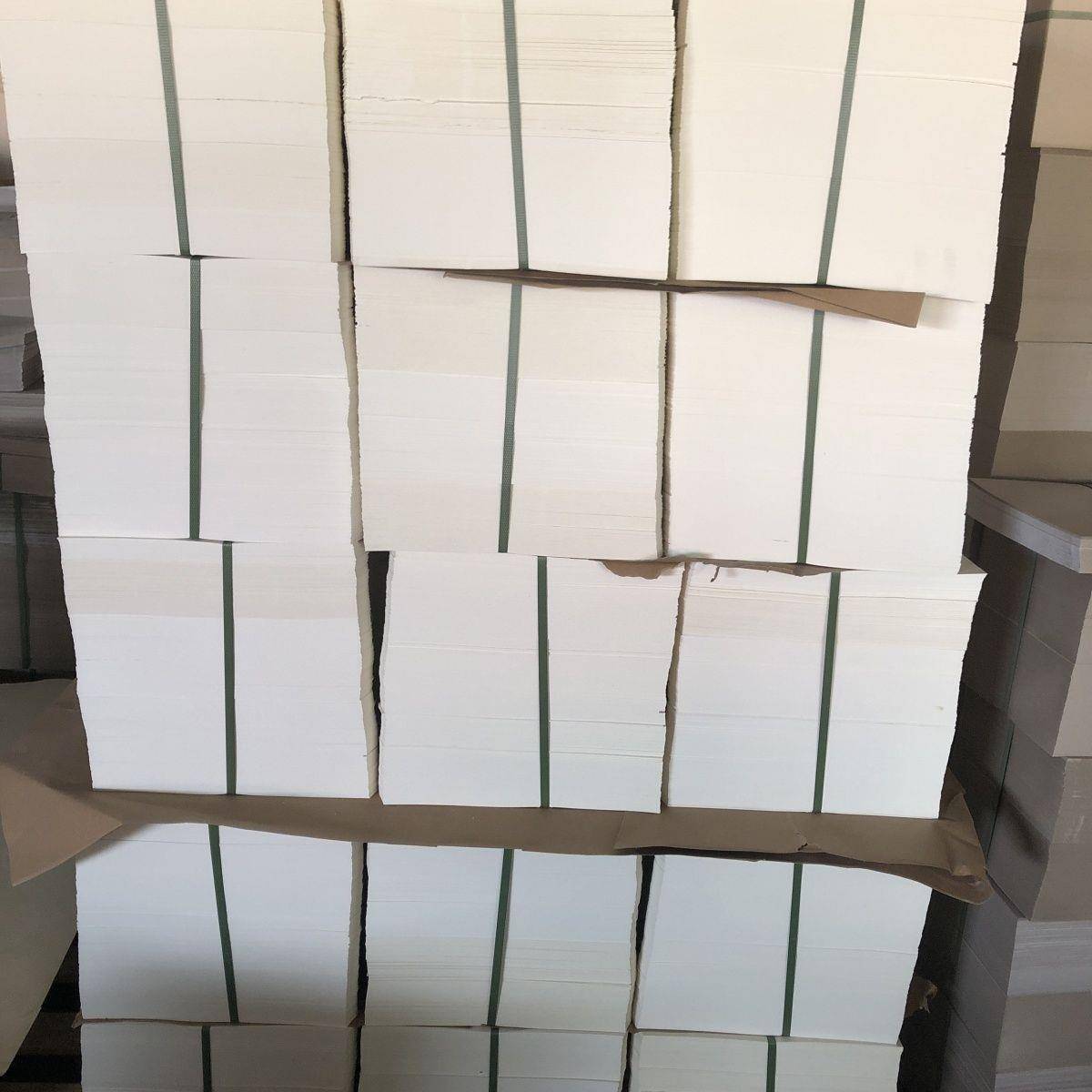 单面白846纸衬衣纸板叠衣卡板隔装板纸白卡纸铜衫版纸T恤包纸单铜