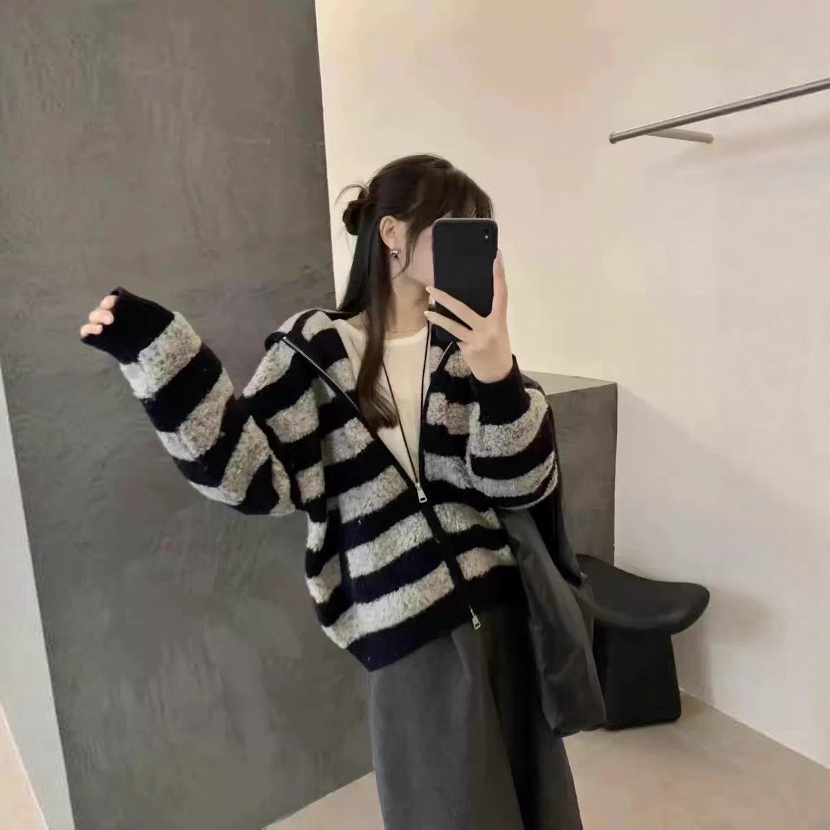 羊羔毛撞色条纹连帽开衫