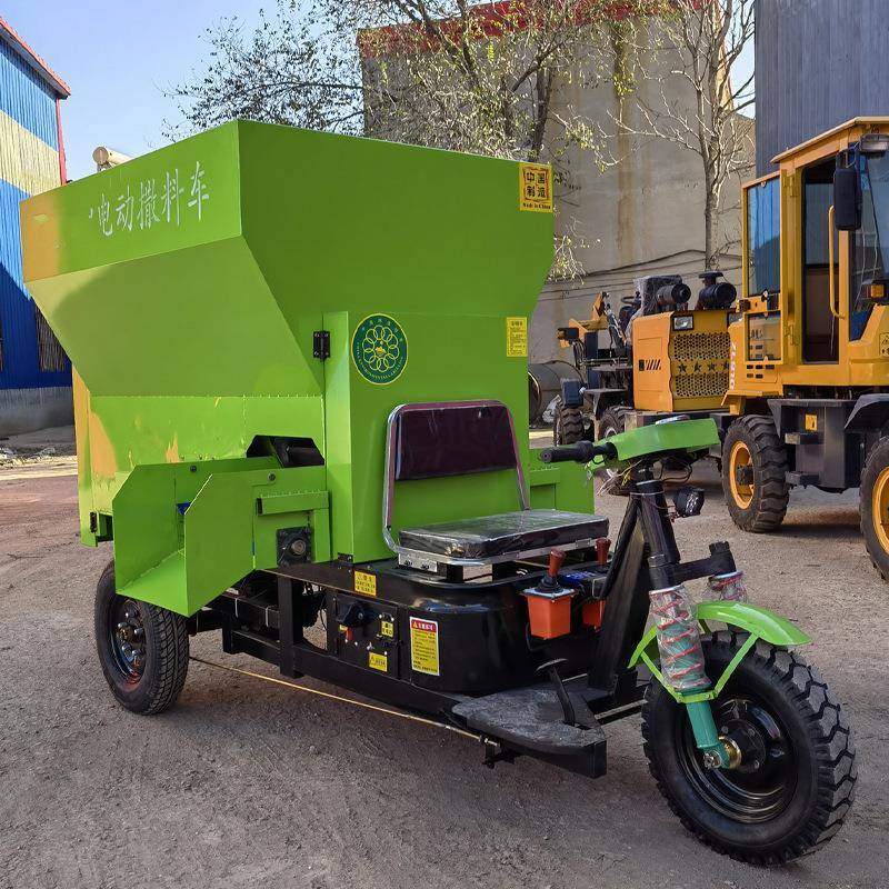 出口现电动喂料机撒三轮货车畜料机JOV牛羊牧养殖喂养机械