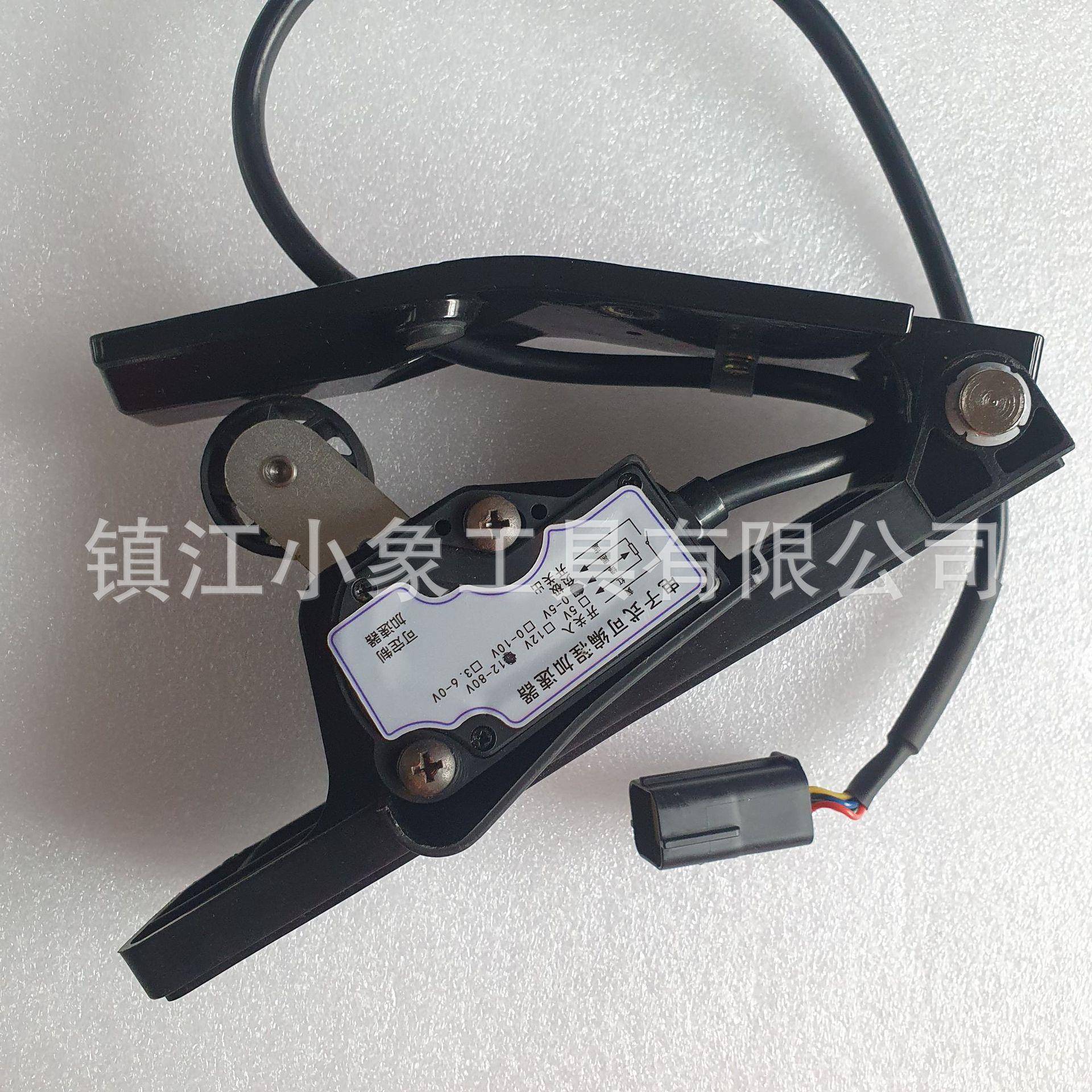 电子式可编程加速器0-5v0-10v3.6-0V输出信号12-80v油门踏板