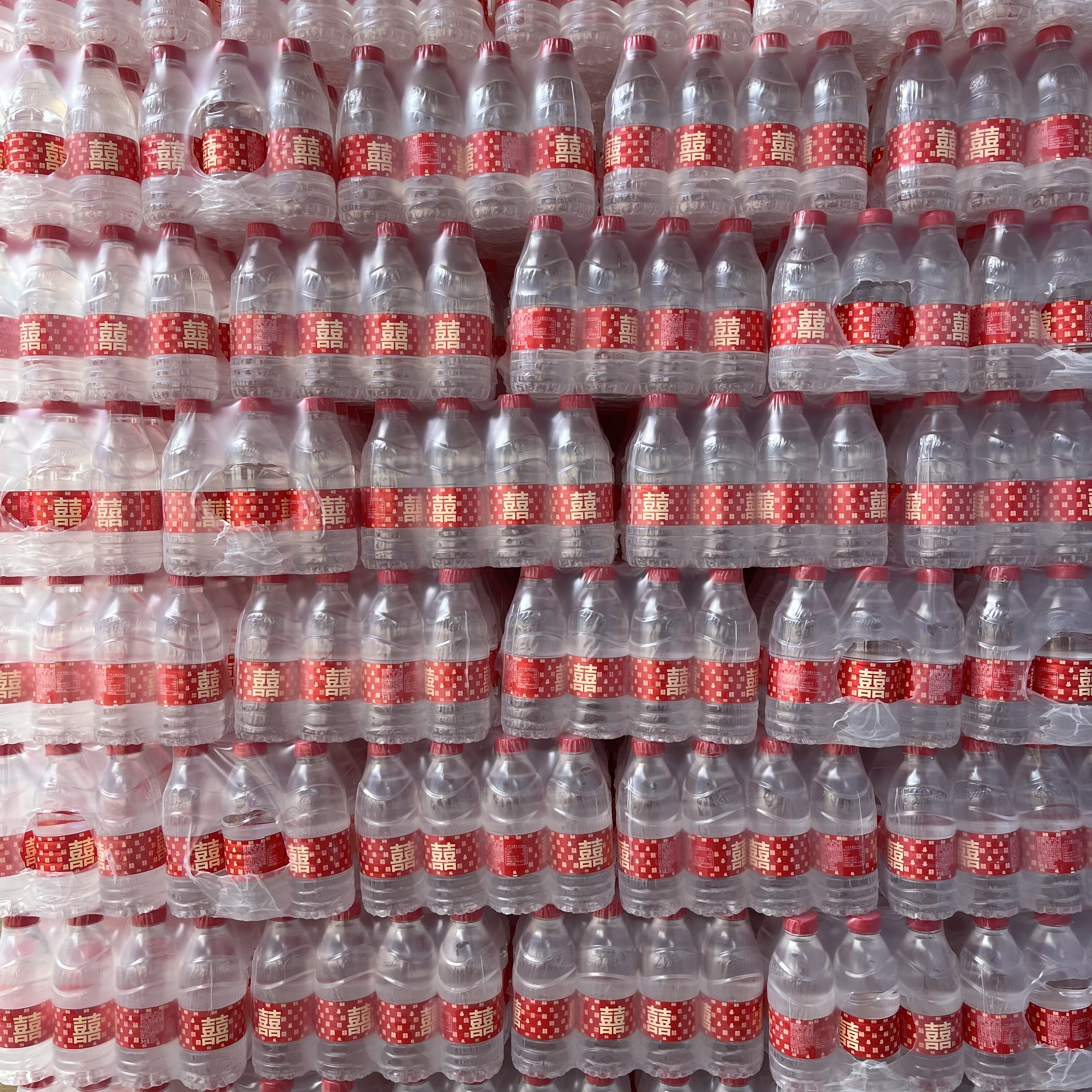 云南高山自涌山泉矿泉水婚礼婚庆用水350ml *12瓶塑膜包装批发