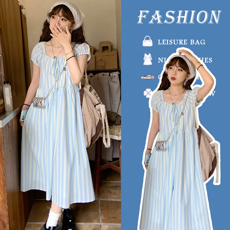 孕妇连衣裙夏季2025新款休闲短袖方领蓝色条纹甜美减龄外出中长款