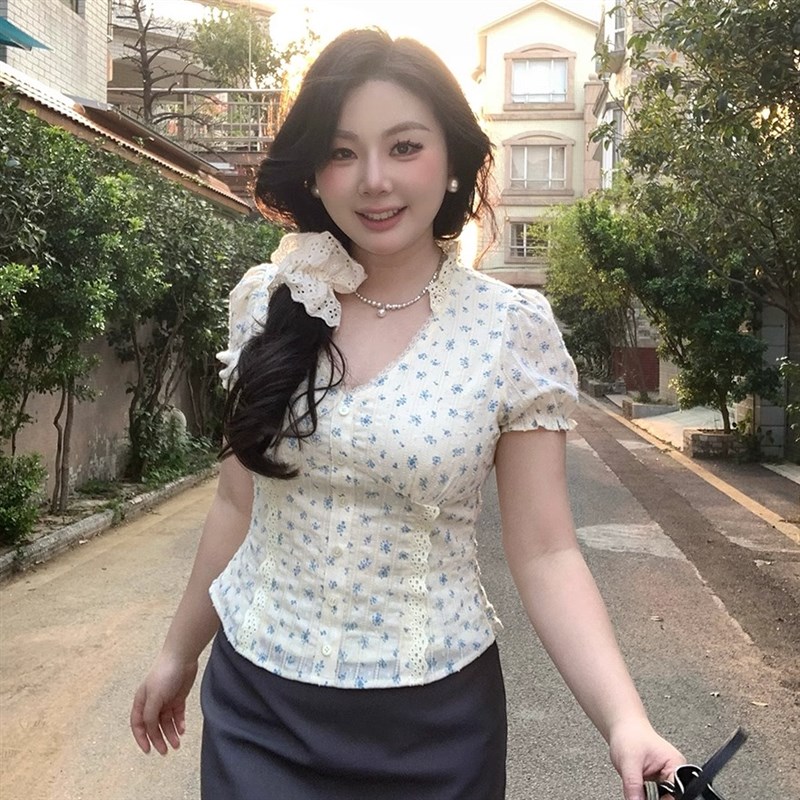 大小姐微胖大码夏日花序法式甜美泡泡袖V领收腰碎花开衫上衣图片