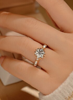 在逃公主手捧花钻戒莫桑石一克拉开口戒指女高级感百搭玫瑰花婚戒