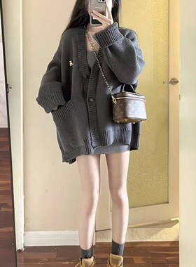 灰色v领毛衣外套女秋季2023新款温柔慵懒风小个子中长款针织开衫