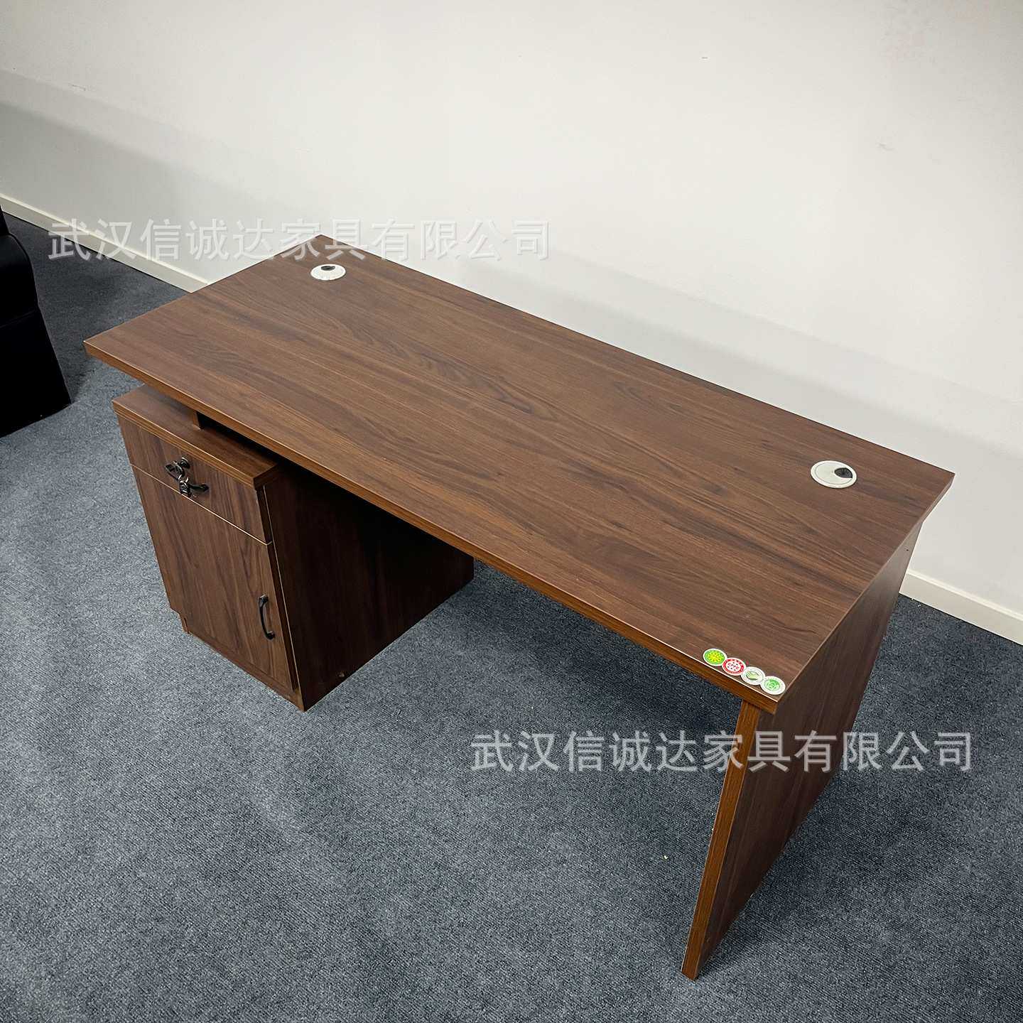 i湖北现代简约电脑桌带主机位台式公司桌子办公桌书桌简易单人桌