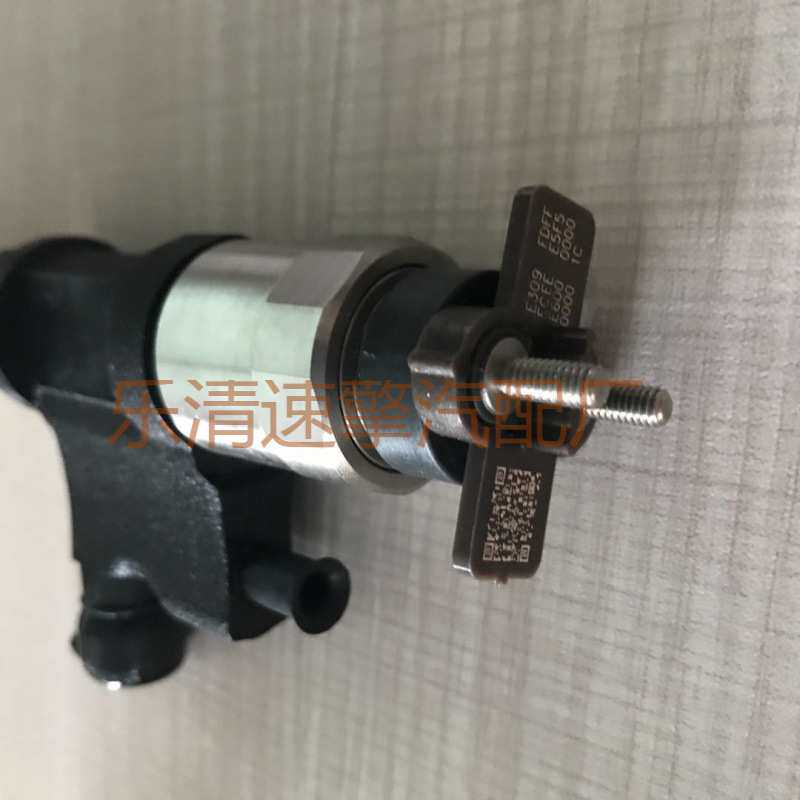 挖掘机4HK1 6HK1柴油机喷油嘴: 8-97609788-4