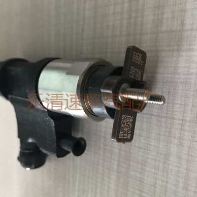 挖掘机4HK1 6HK1柴油机喷油嘴： 8-97609788-4