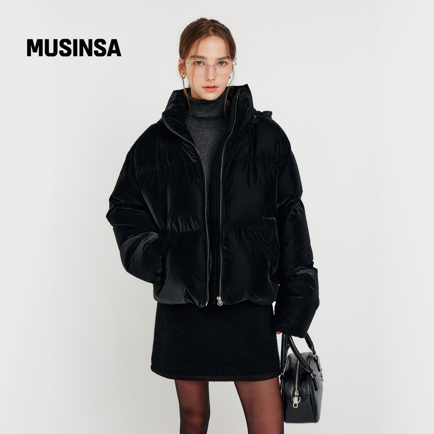 黑色亮面立领面包羽绒服