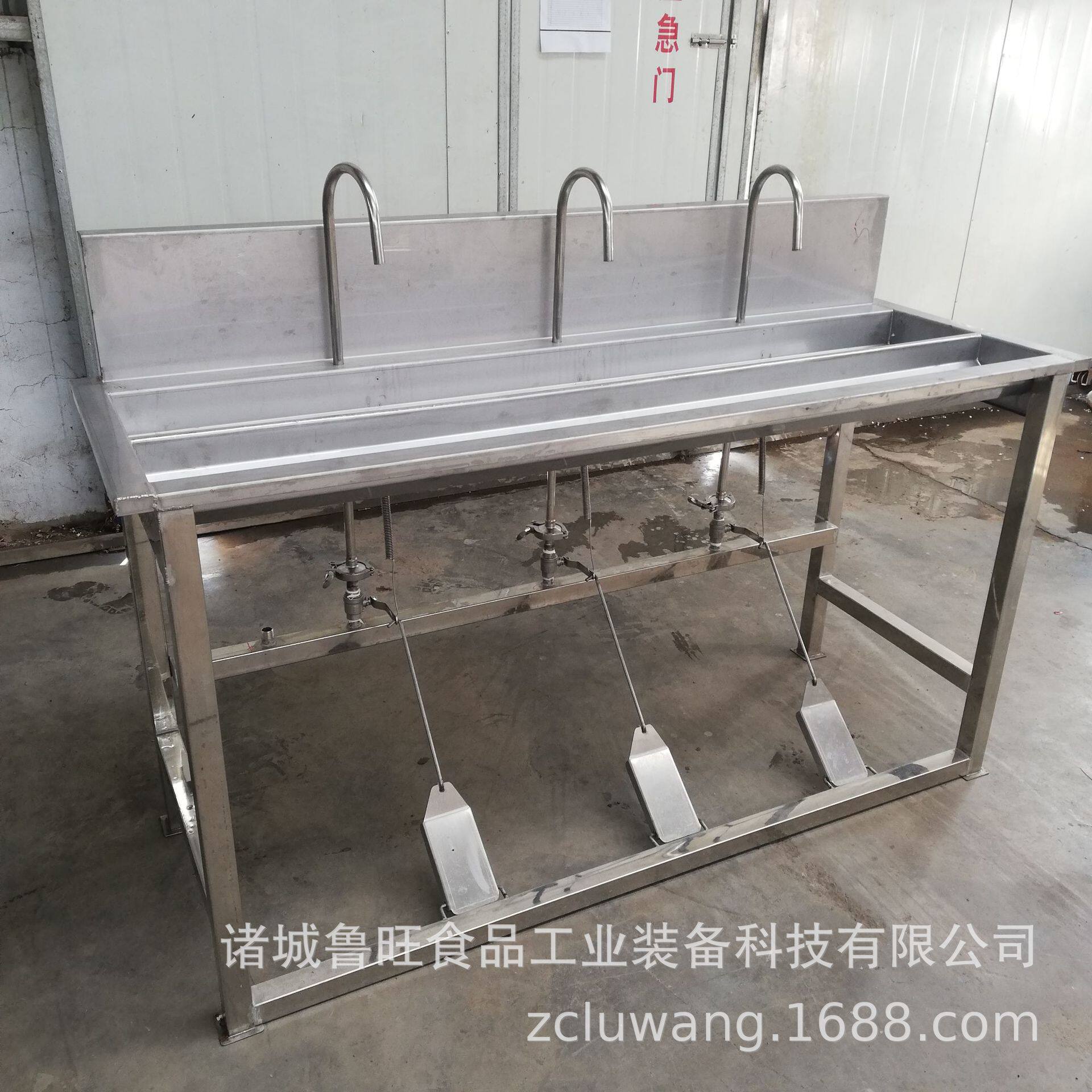 厂家直供不锈钢脚踏式洗手消毒池 三头洗手消毒池 多头洗手槽