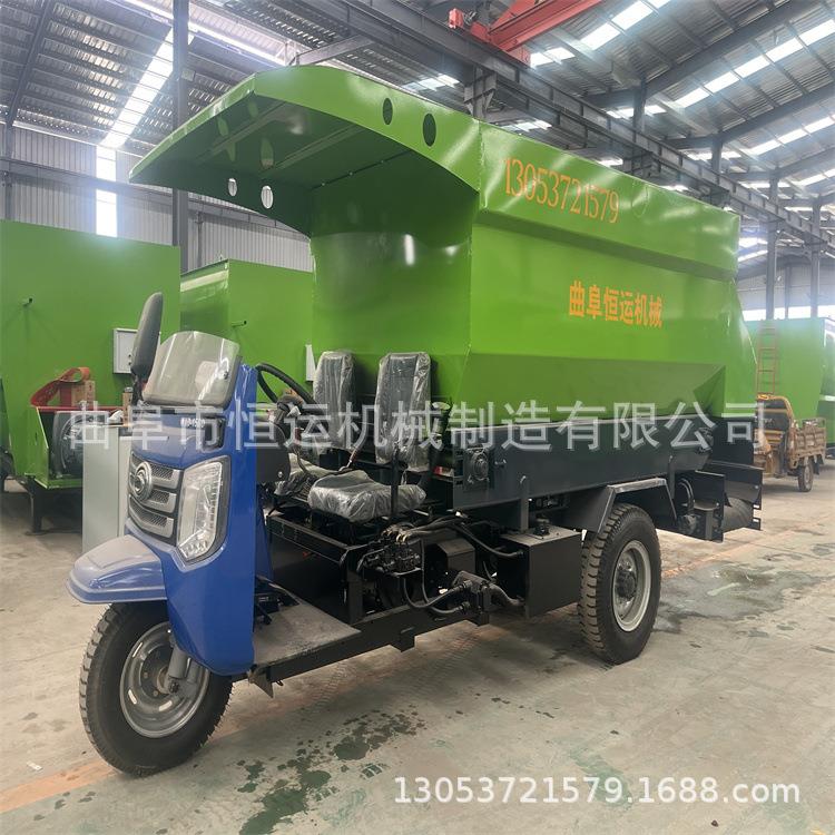 柴油马大三轮撒料车自走式力牧草草抛料车JAY养殖饲投喂车